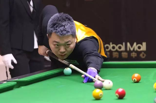 化球员的举 化球员的举